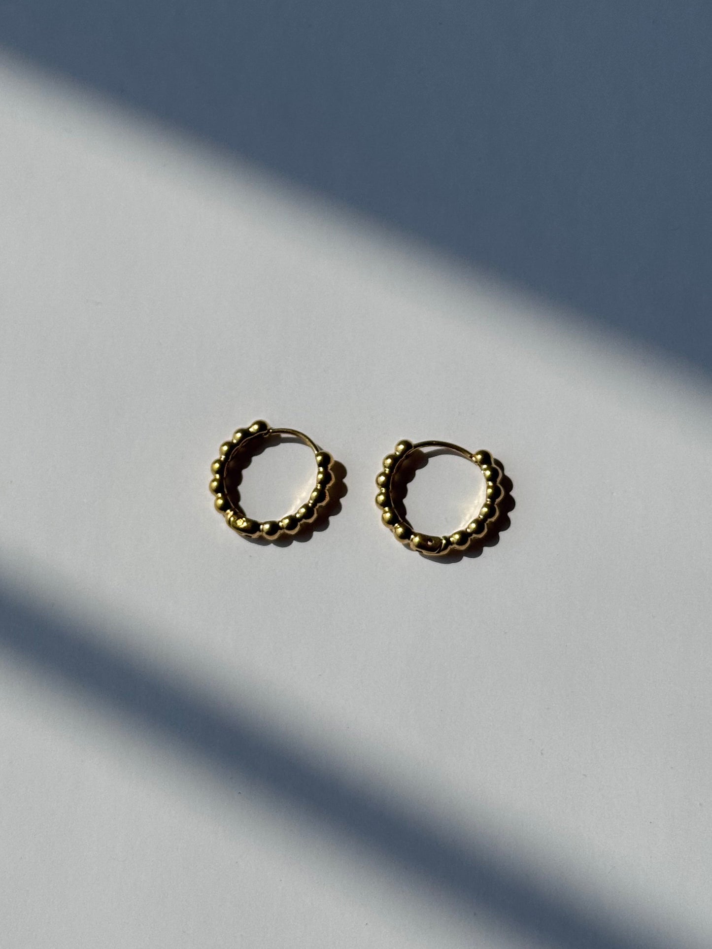 Hoops mediano bolita dorado