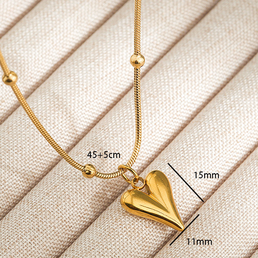 Cadena lisa con bolitas corazón