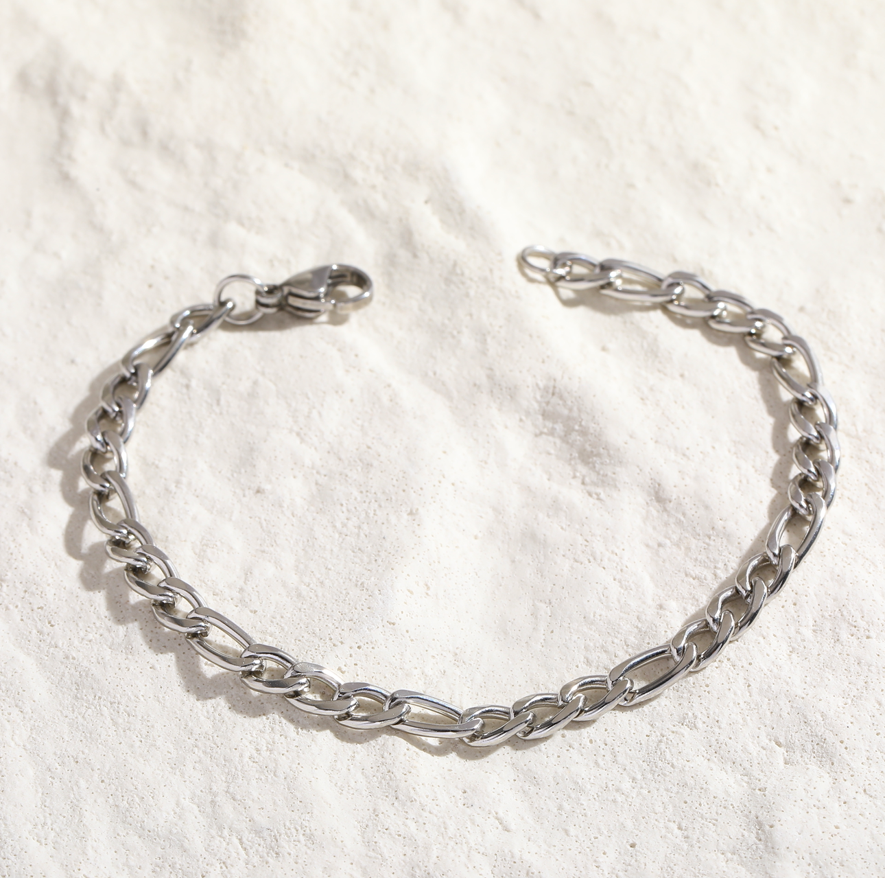 Pulsera plateada fígaro
