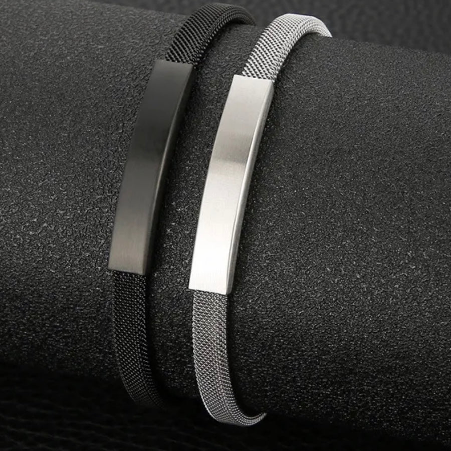 Pulsera abierta con barra negra hombre