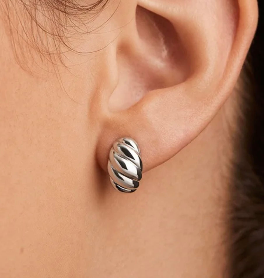 Aretes chico plateado estilo con rayas