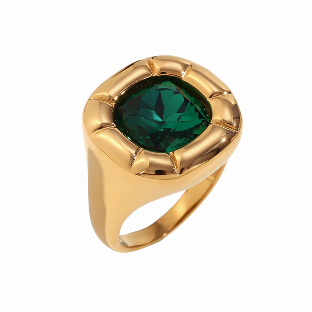 Anillo dorado piedra verde