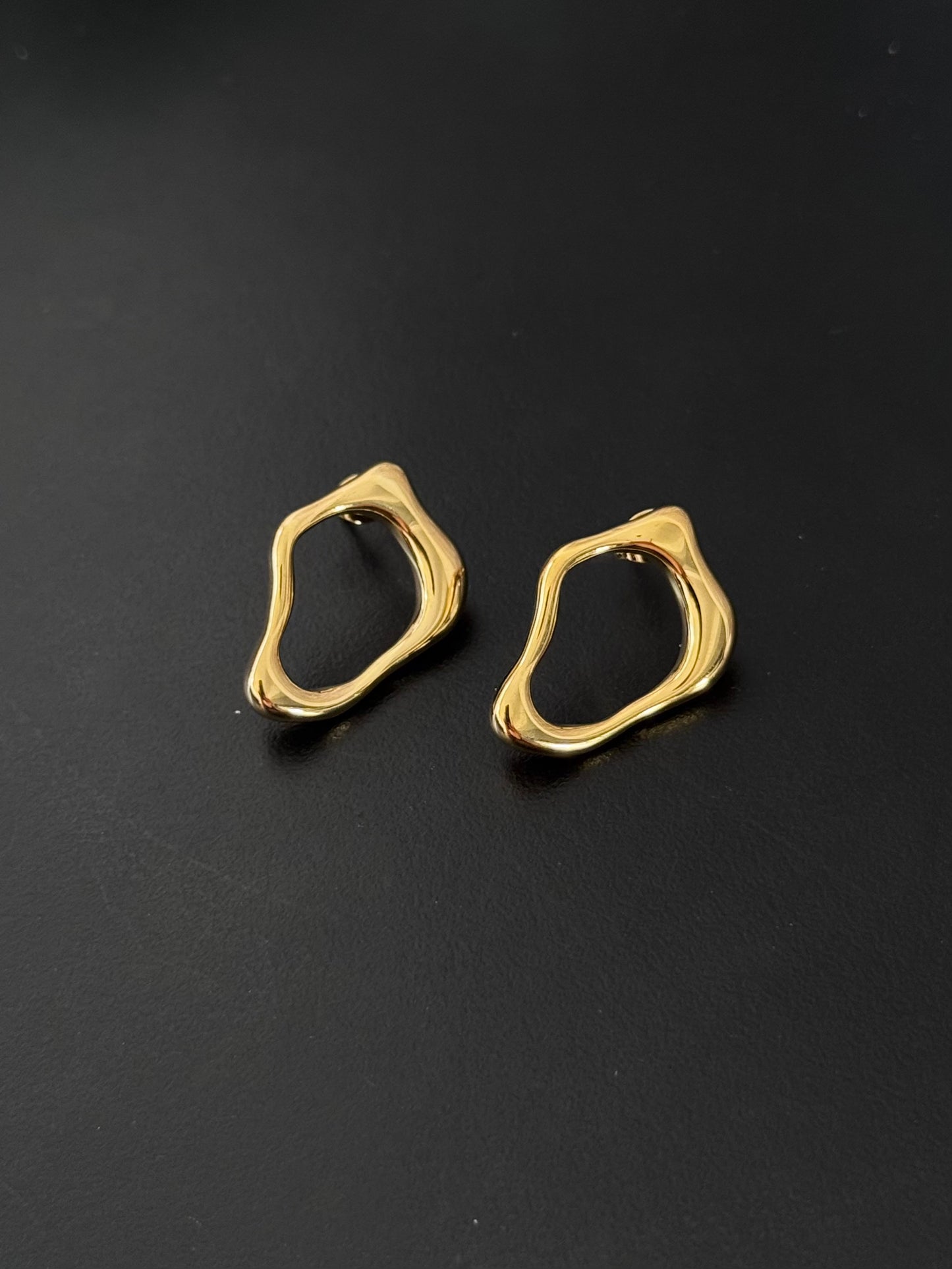 Aretes medianos tipo nube dorado
