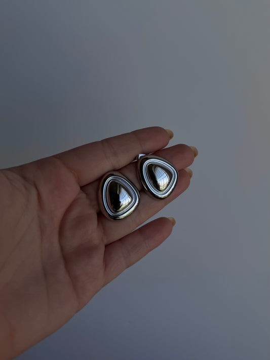 Aretes doble triangulo plateado