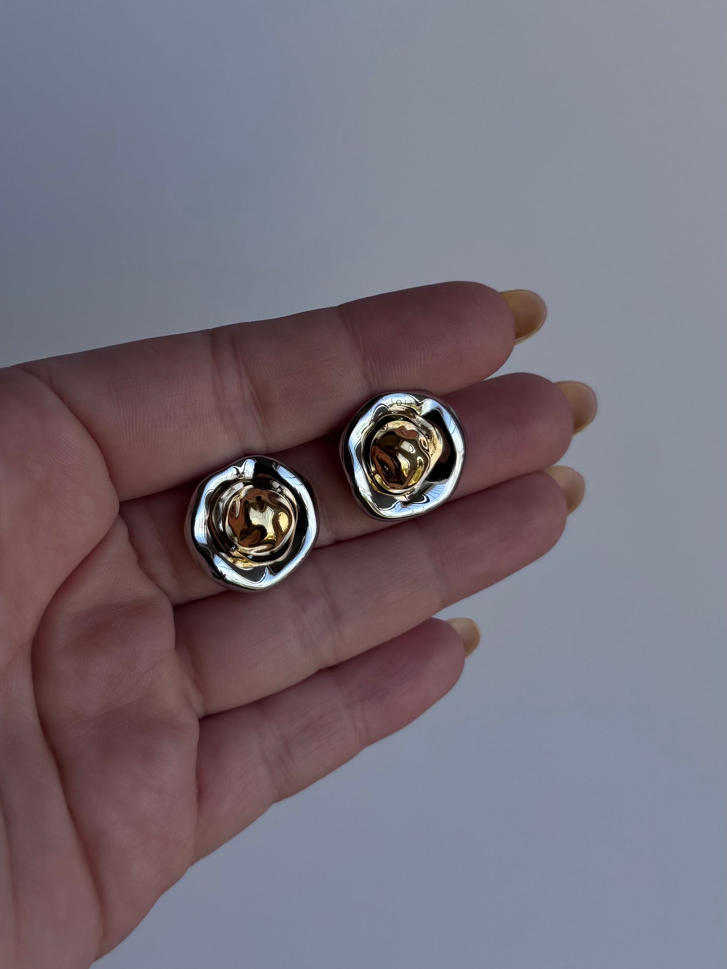 Aretes medio ovalo bicolor