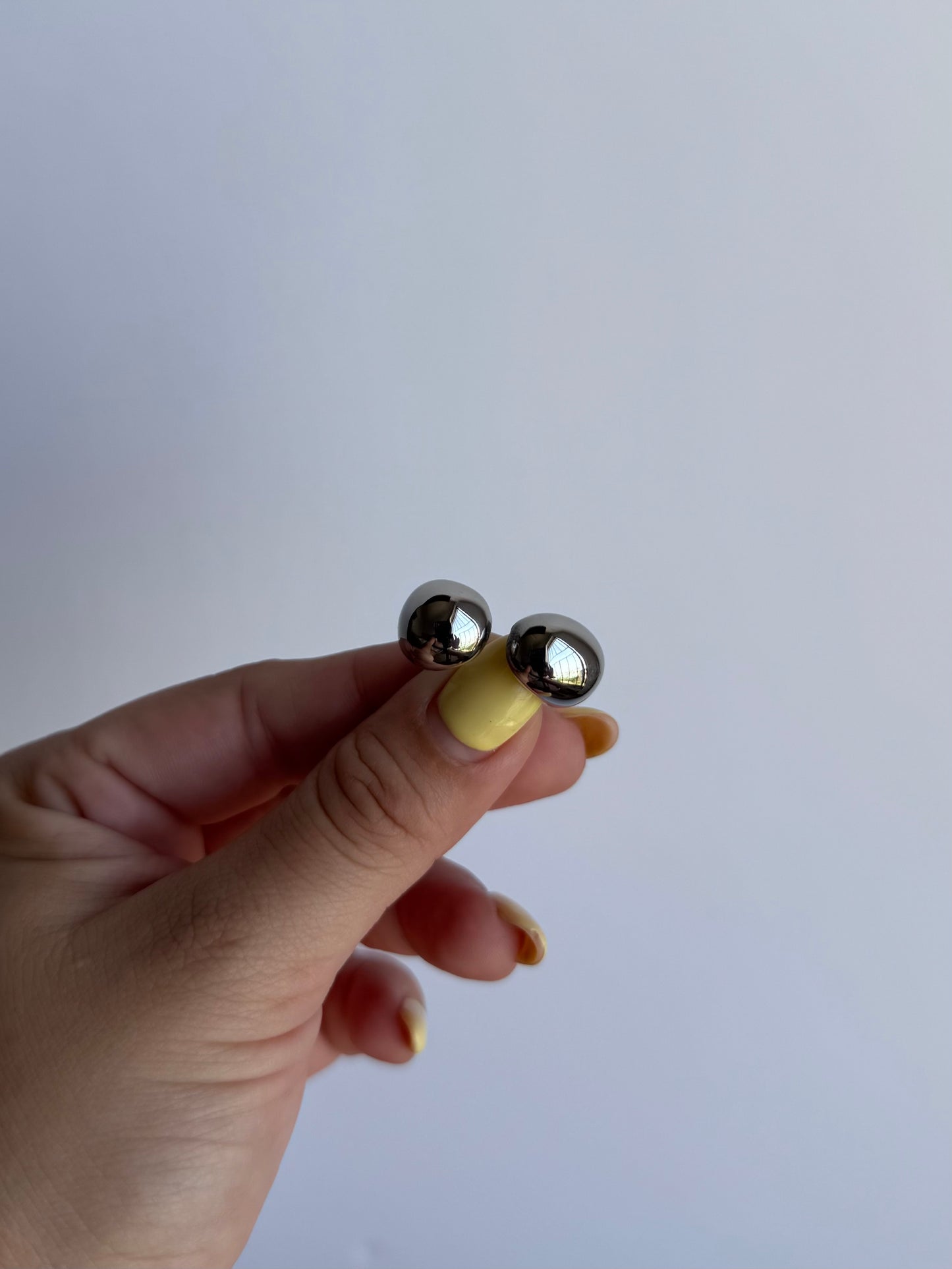 Anillo grande con círculos plateado