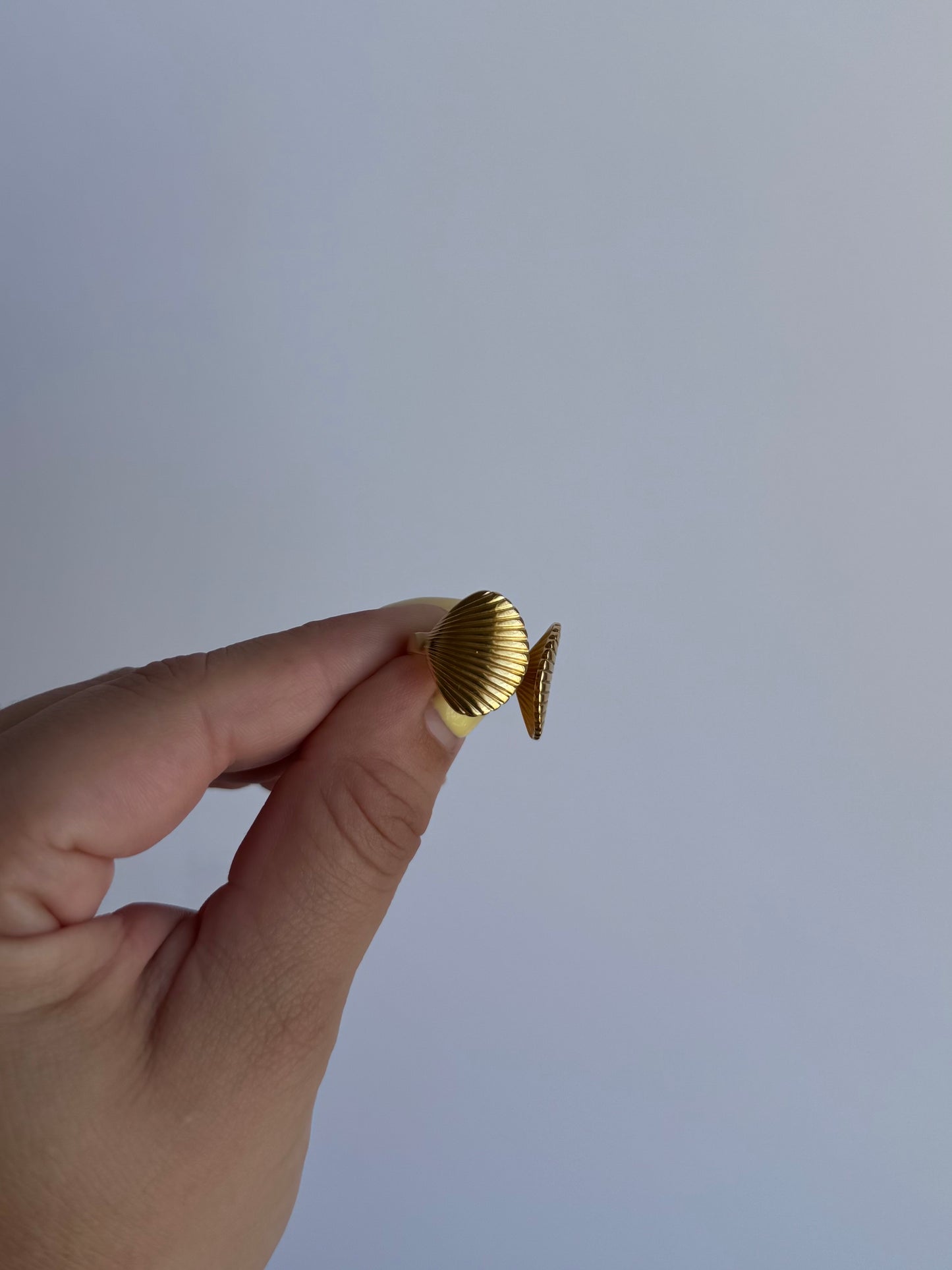 Anillo doble concha dorado