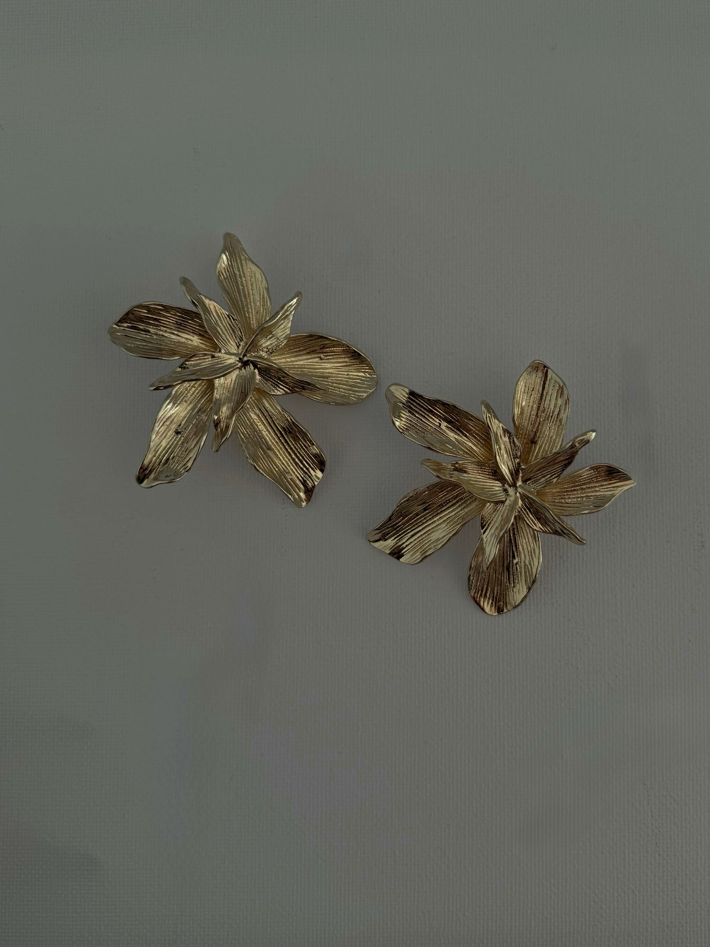 Aretes flor dorado chunky