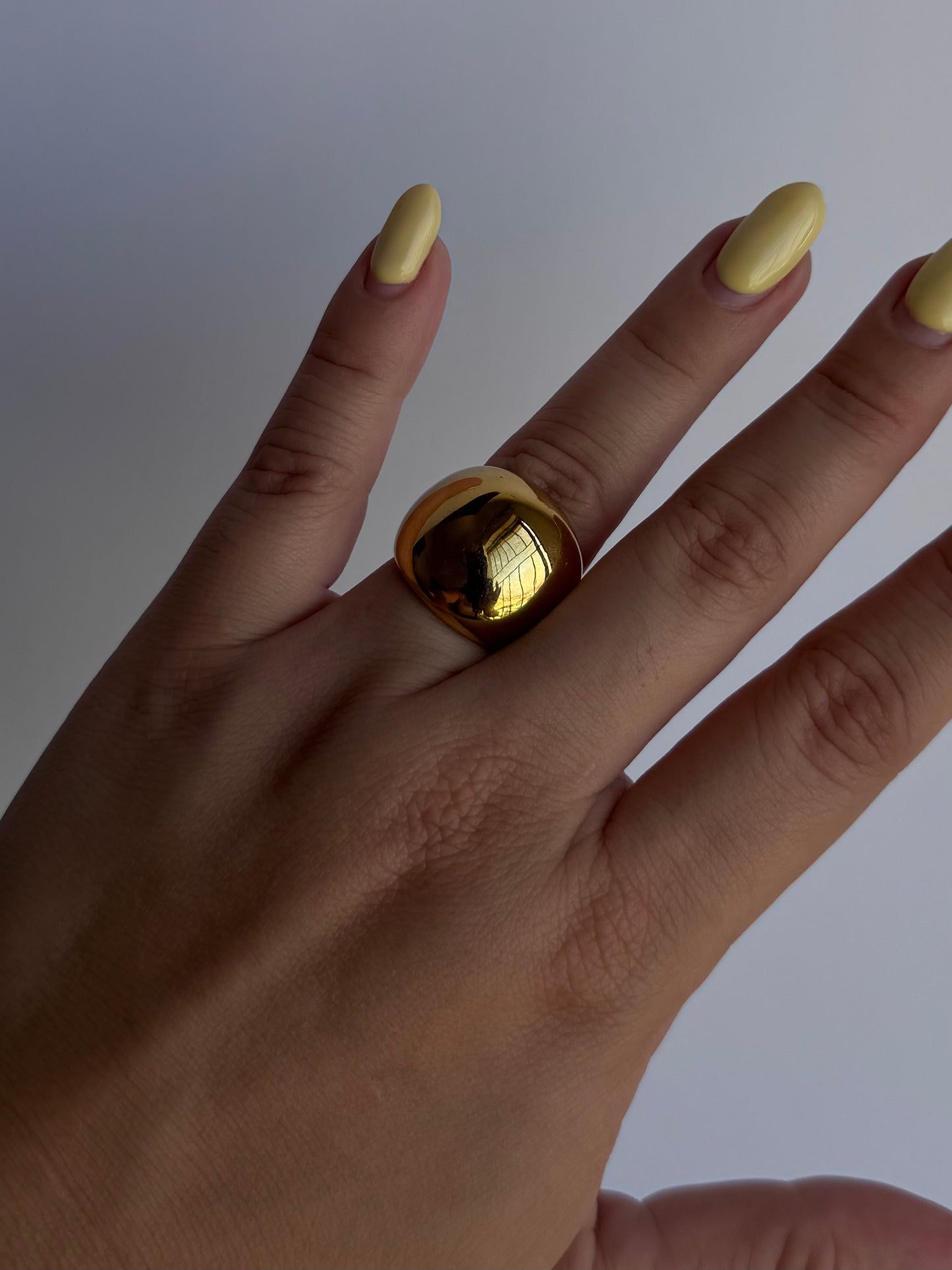 Anillo chunky circulo dorado