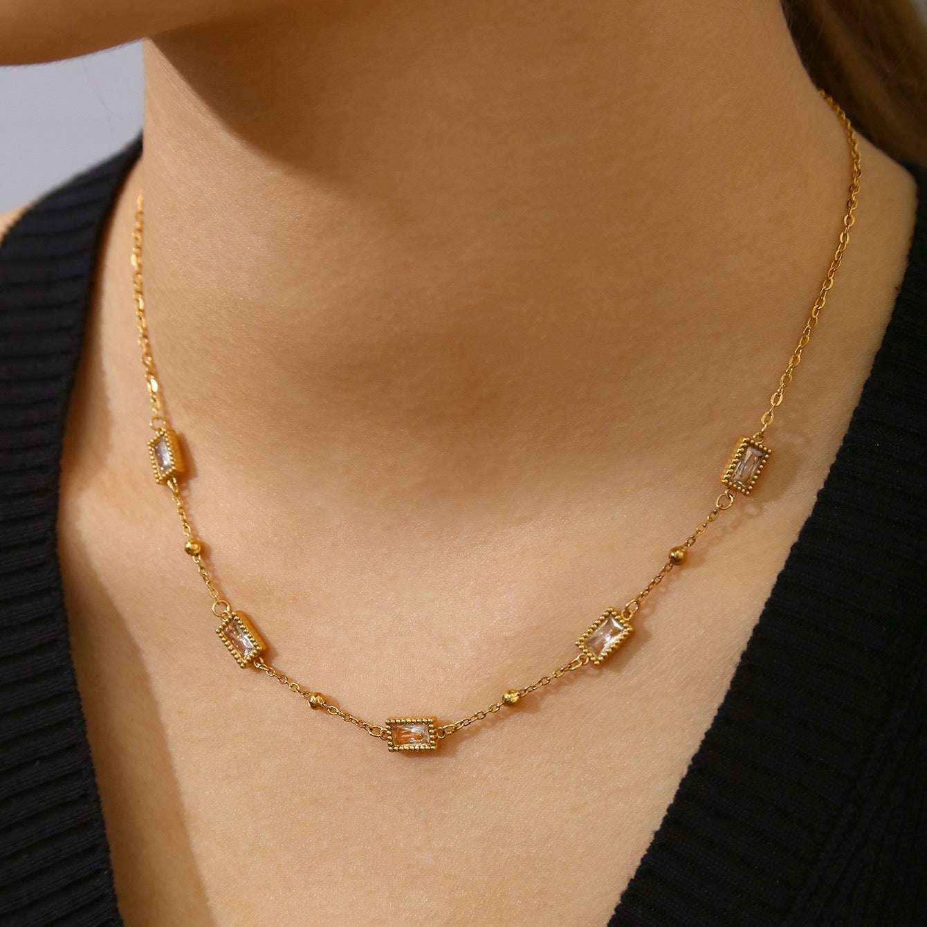 CADENA CON 5 PIEDRAS DORADO