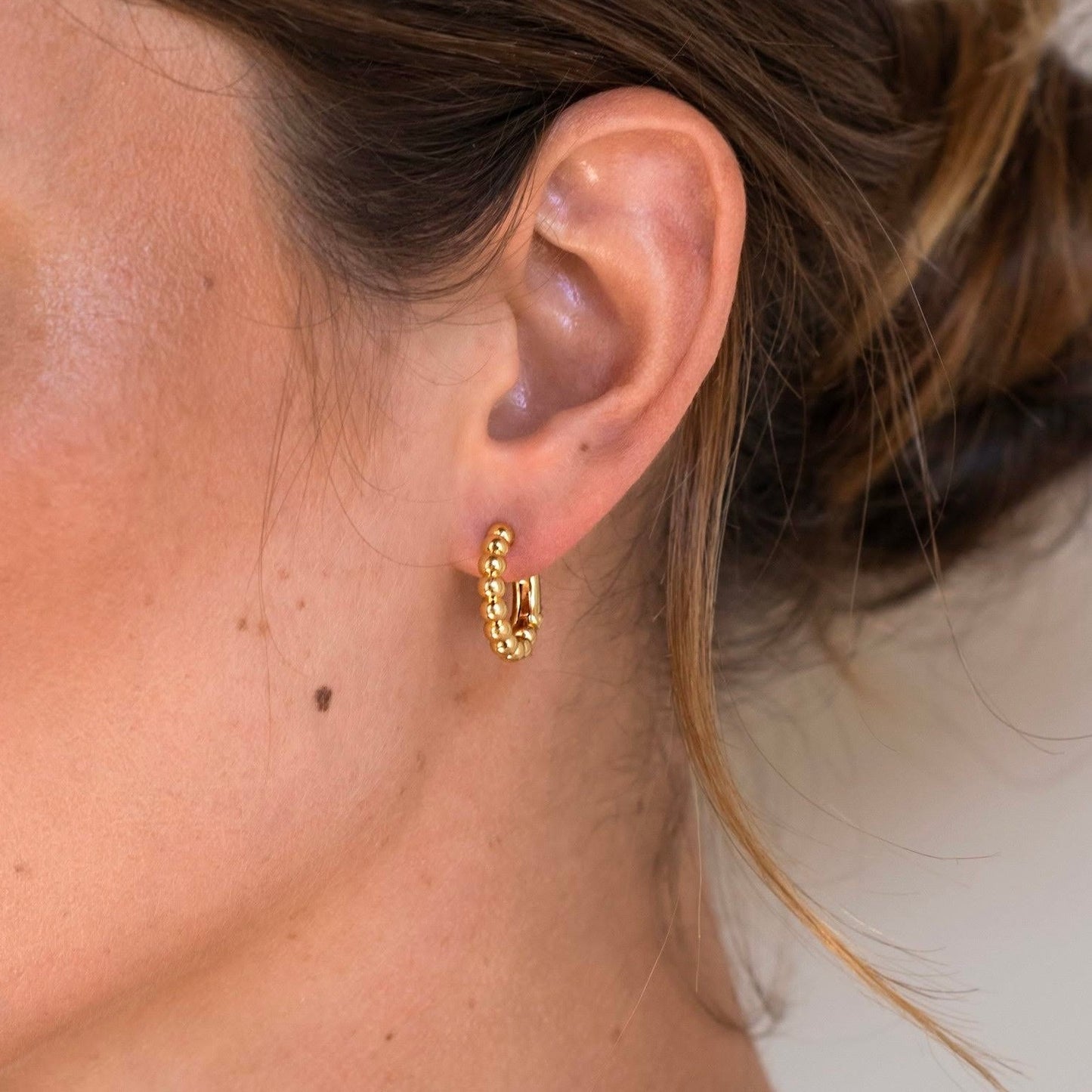 Hoops mediano bolita dorado