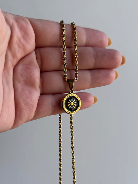 Cadena torzal con dije negro