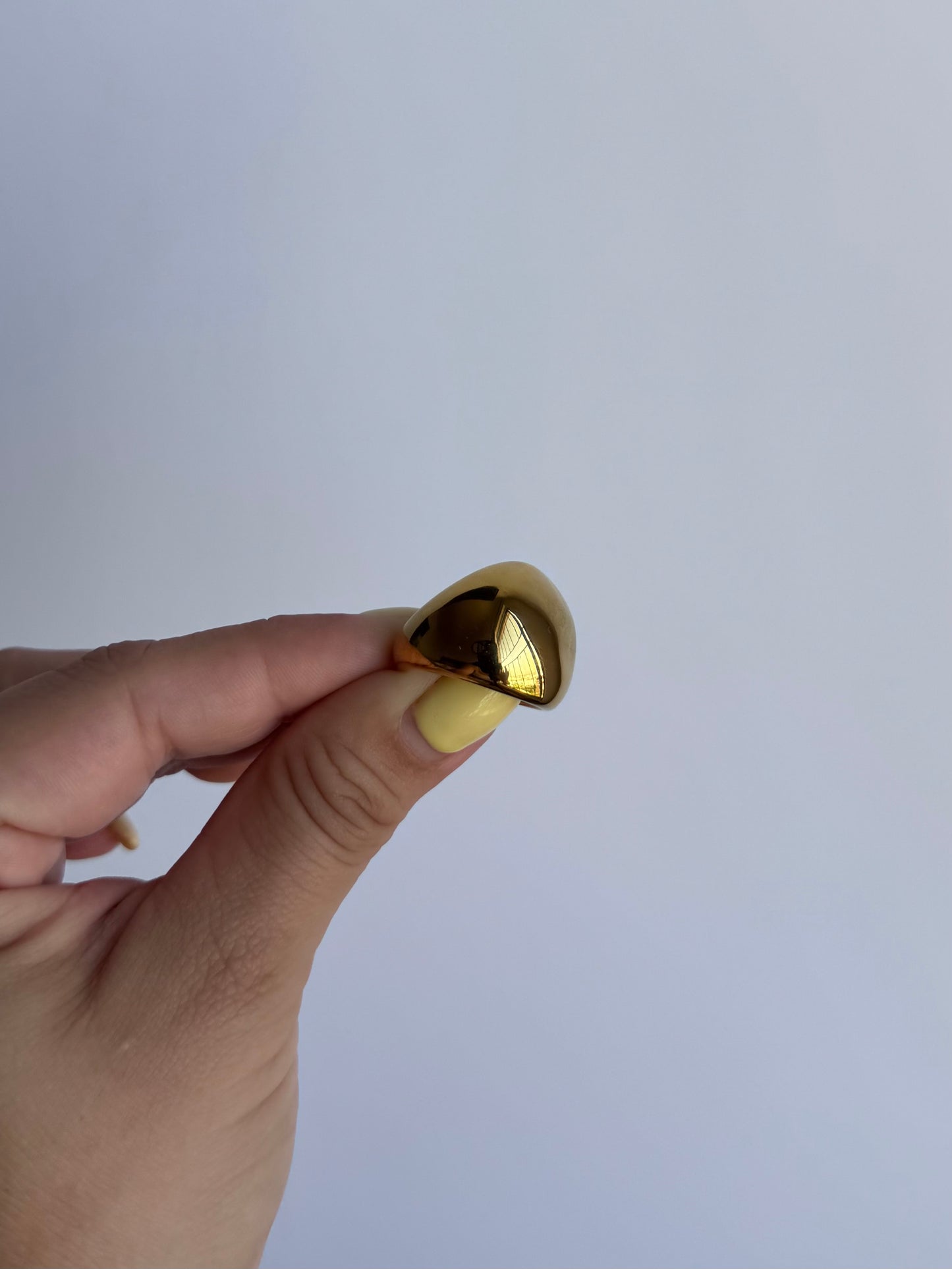 Anillo chunky circulo dorado