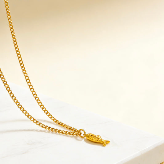 Cadena pequeña con pez dorado