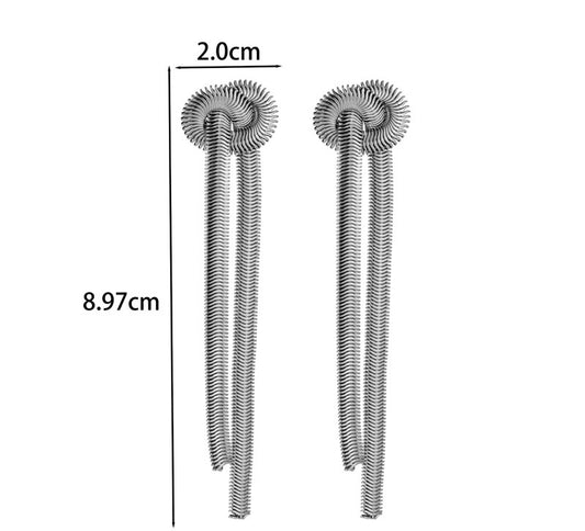 Aretes largos tipo serpiente plateado