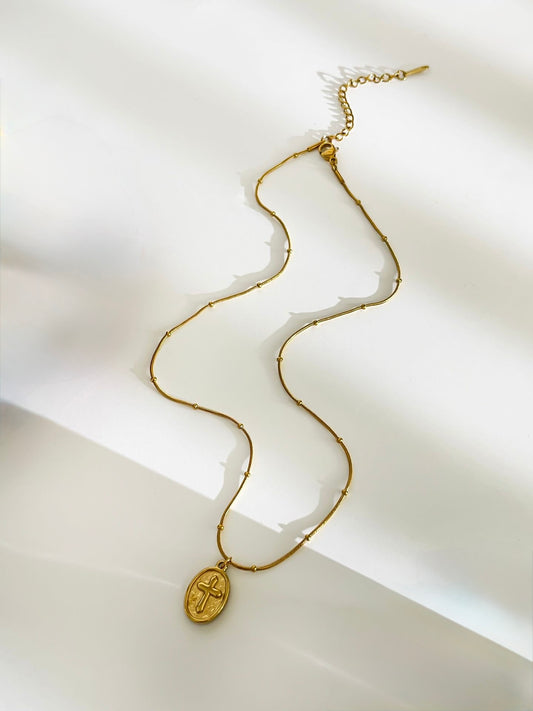 Cadena óvalo con cruz