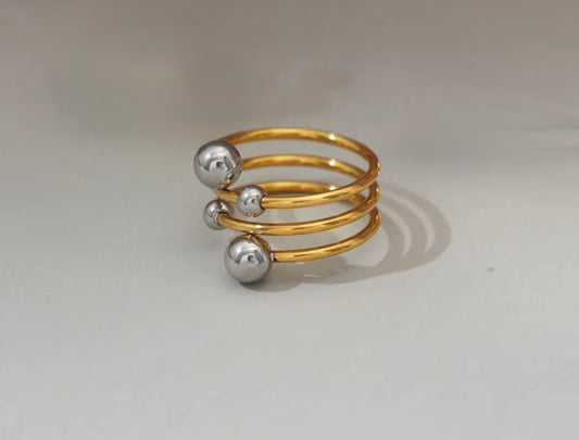 Anillo triple con círculos plateados