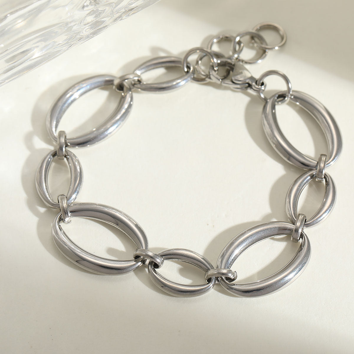 Pulsera con óvalos abierto