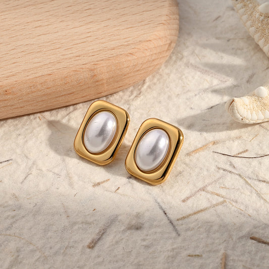 Aretes mediano cuadrado con perla