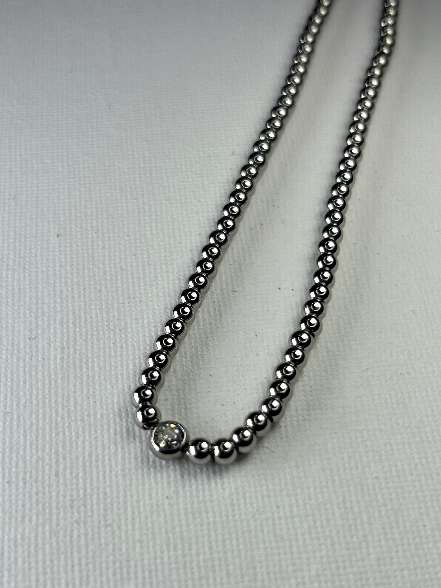 Cadena con círculos plata corta