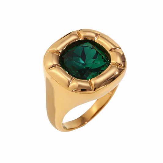 Anillo dorado piedra verde