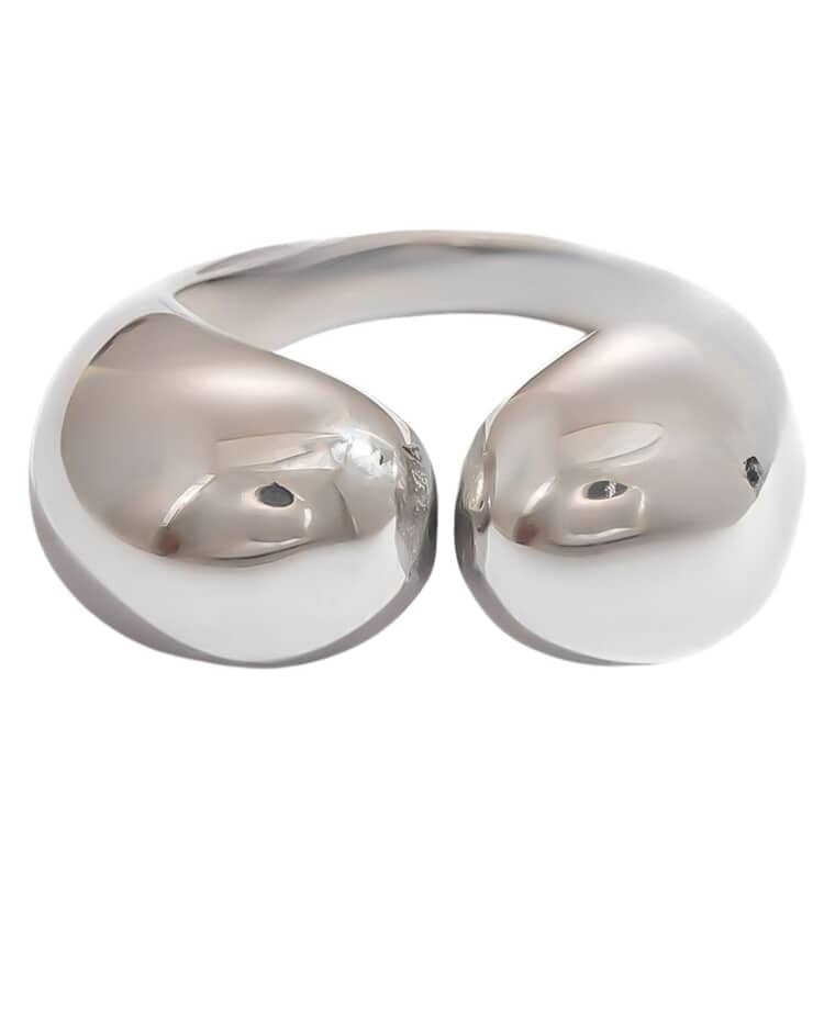 Anillo grande con círculos plateado